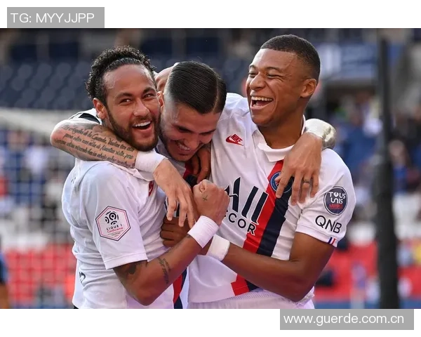 在日本街头偶遇巴黎足球明星的难忘瞬间与精彩对话